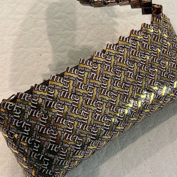 Petite bag. Made from gum wrappers purchased in Dominican Republic - Picture 3 of 4